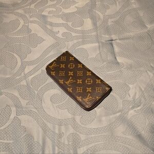 Louis Vuitton Zippy Wallet
